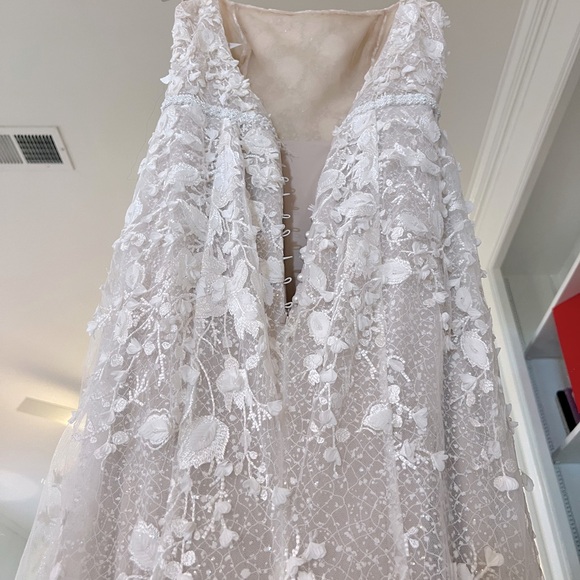 Jane Hill Clover Sample Gown - Picture 13 of 14